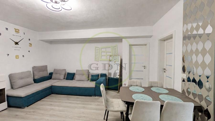 Apartament cu 3 camere semidecomandat, mobilat în Periferie
