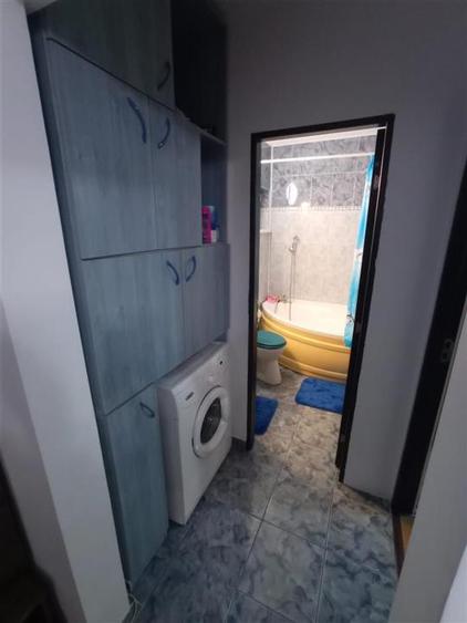 Apartament cu 4 camere semidecomandat, mobilat în Podu Roș