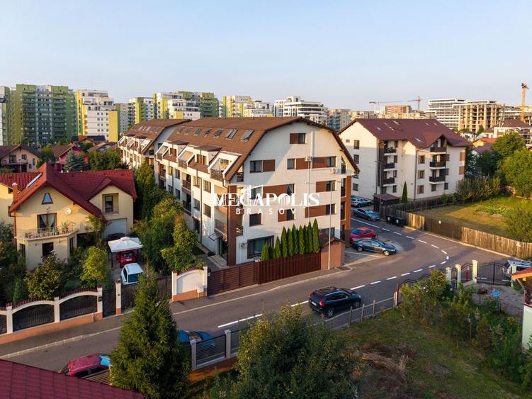 Apartament cu 3 camere decomandat în Tractorul