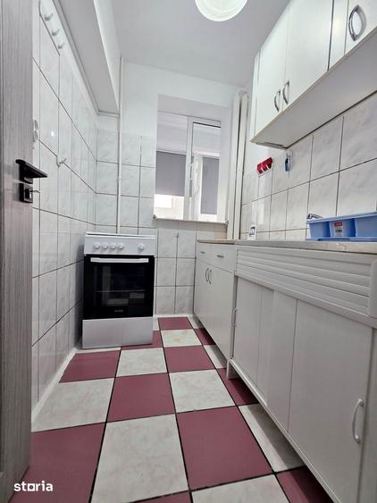 Garsonieră decomandată în Titan