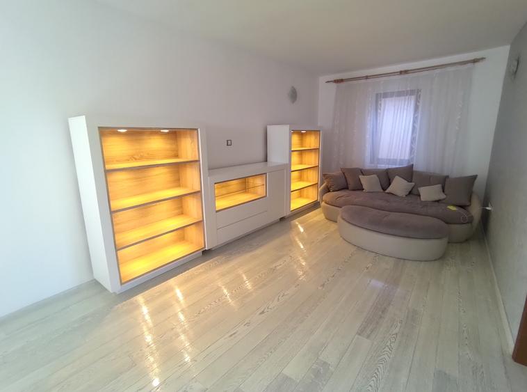 Casă individuală cu 4 camere cu Canalizare în Central