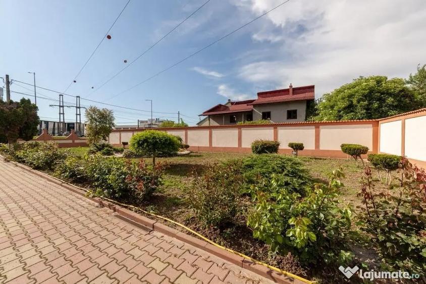 Casă cu 8 camere cu Teren 1000 Mp în Central