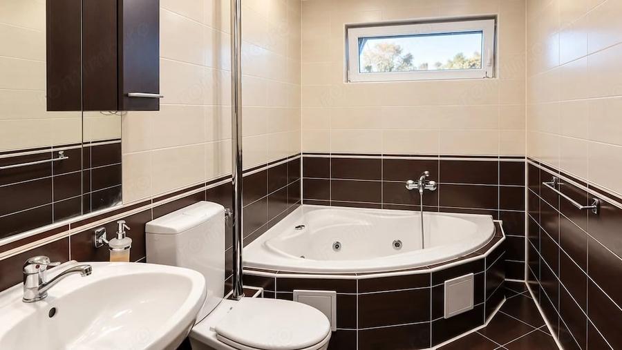 Apartament cu 3 camere decomandat în Olimpia-Stadion