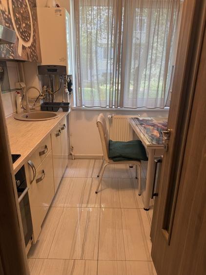 Apartament cu 3 camere semidecomandat în Central