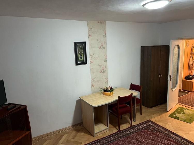 Garsonieră decomandată în Tudor