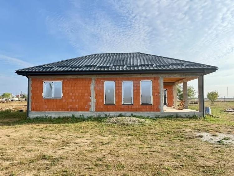 Casă cu 4 camere decomandat în Cionchești
