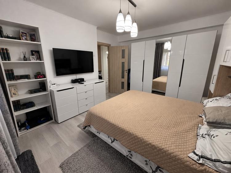 Apartament cu 4 camere decomandat, mobilat în Doamna Ghica