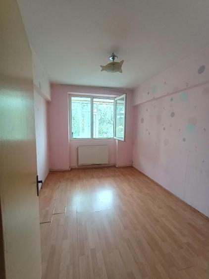 Apartament cu 3 camere decomandat în Giurgiului