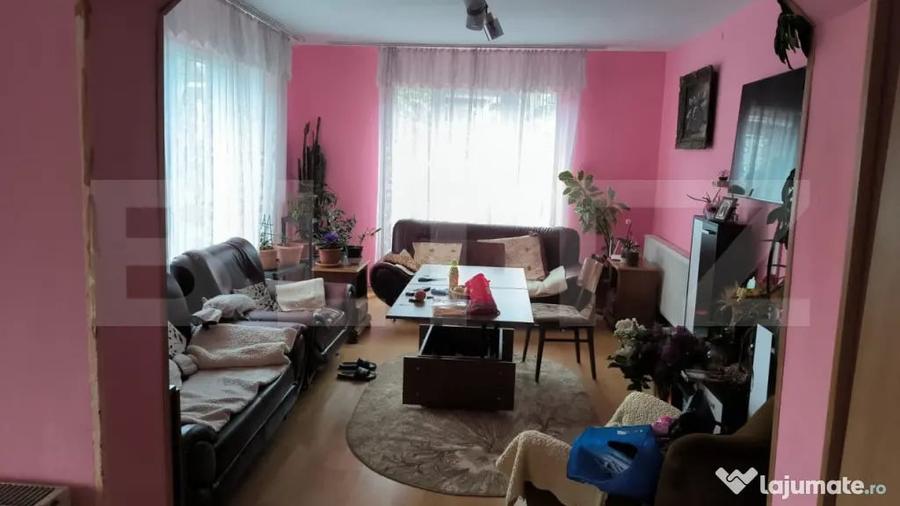 Casă cu 7 camere cu Teren 375 Mp în Central
