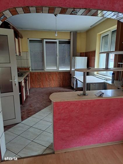 Casă cu 4 camere cu Teren 180 Mp în Central