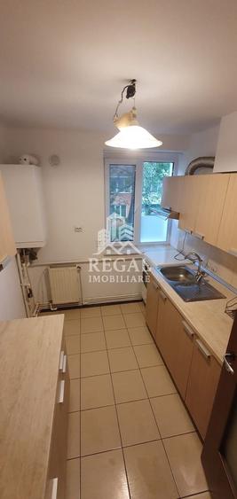 Apartament cu 2 camere decomandat, mobilat în Central