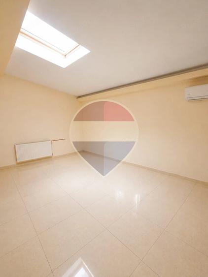 Casa / Vila cu 12 camere de vanzare | Fundeni, Sector 2 - 11