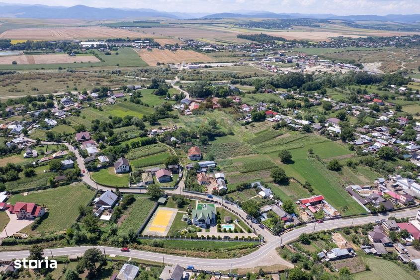 Casă cu 7 camere cu Teren 3093 Mp în Girov