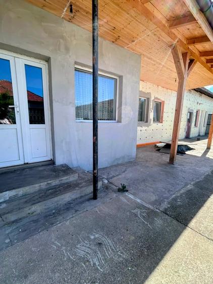 Casă individuală cu 5 camere cu Teren 1800 Mp în Chizătău
