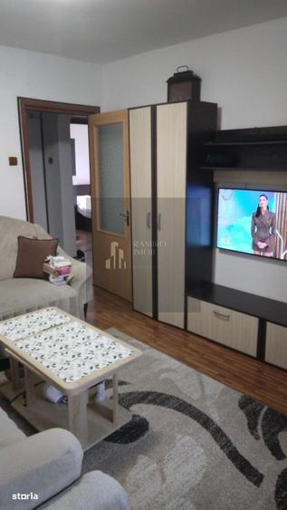 Apartament cu 3 camere decomandat, mobilat în Central