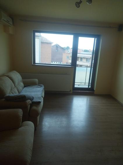 Apartament cu 3 camere decomandat în Polivalentă