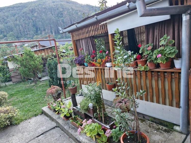 Casă individuală cu 2 camere cu Canalizare în Central