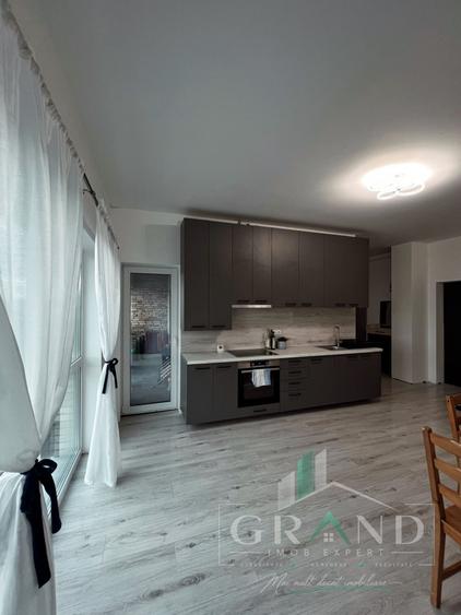 Apartament cu 3 camere semidecomandat, mobilat în Semicentral