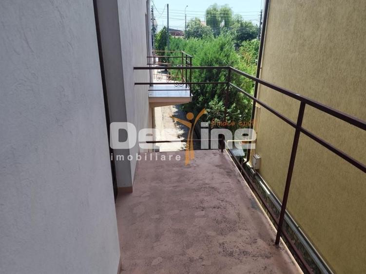 Duplex cu 10 camere cu Canalizare în Albert