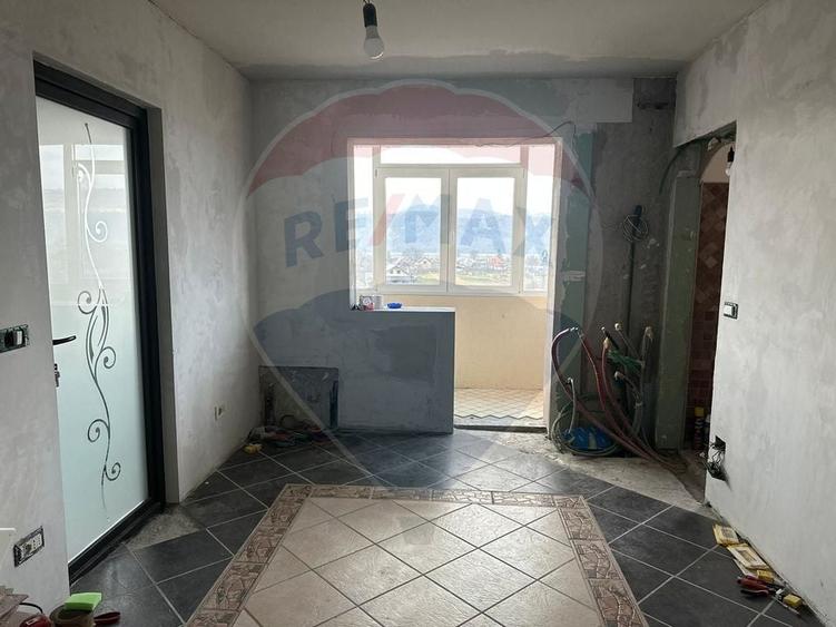 Apartament cu 2 camere semidecomandat în Săvinești