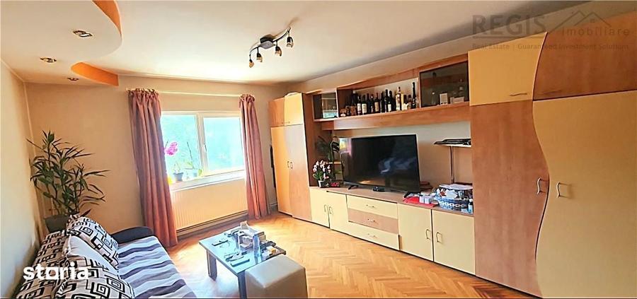 Apartament cu 4 camere decomandat în Tractorul