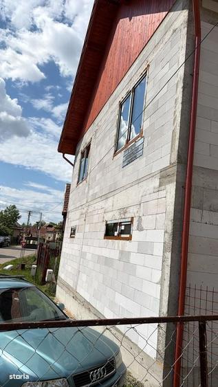 Casă cu 4 camere în Brăișoru