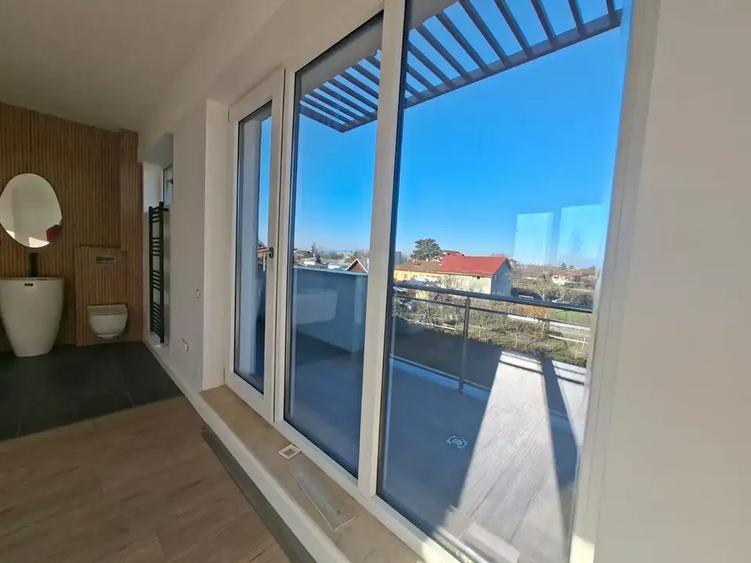 Duplex cu 4 camere cu Canalizare în Chitila