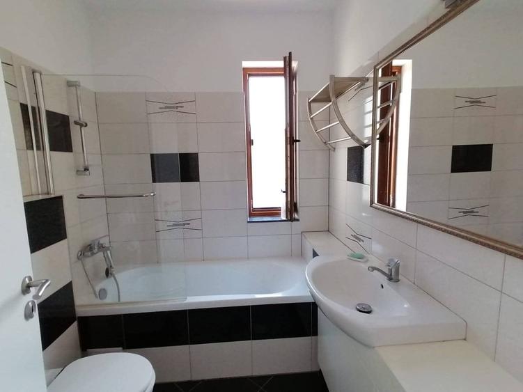 Apartament cu 3 camere în Florești