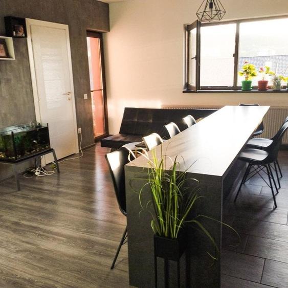 Apartament cu 4 camere semidecomandat, mobilat în Florești
