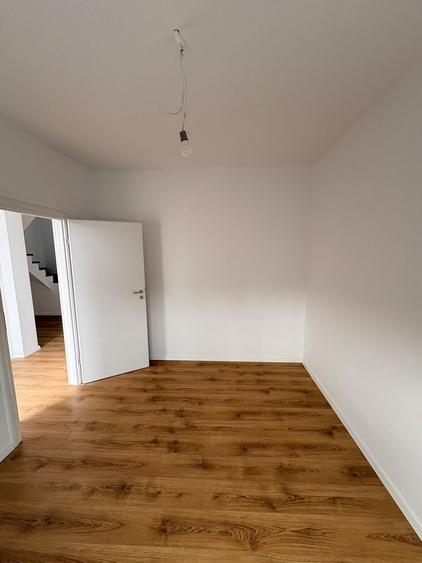 Duplex cu 5 camere cu Canalizare în Moșnița Nouă