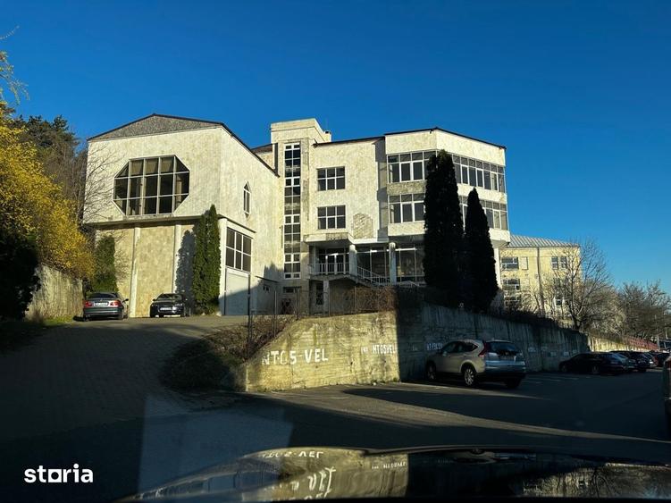 Spațiu comercial, de 1,300 mp, în Central