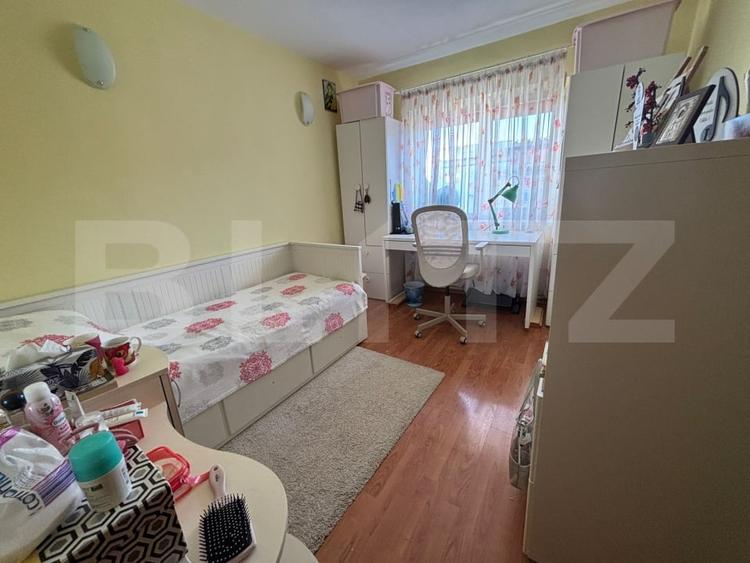 Apartament cu 3 camere decomandat, mobilat în Nicolina