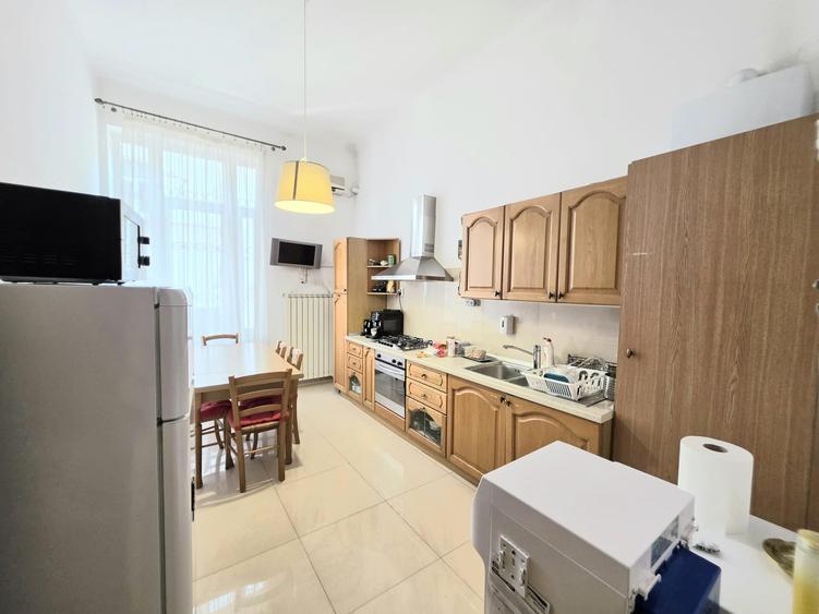 Apartament cu 5 camere în P-ța Unirii