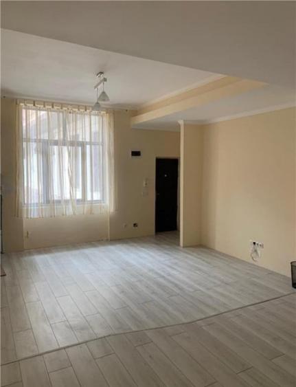 Apartament cu 4 camere decomandat în Horea
