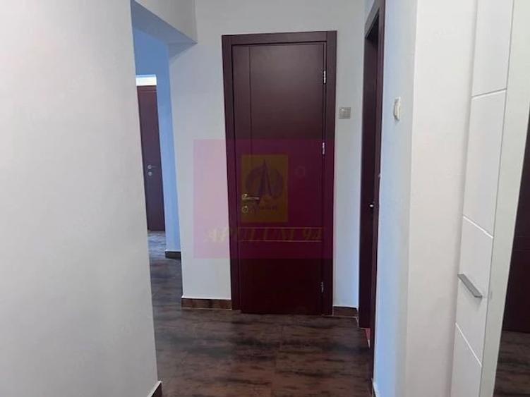 Apartament cu 3 camere decomandat în 1 Mai