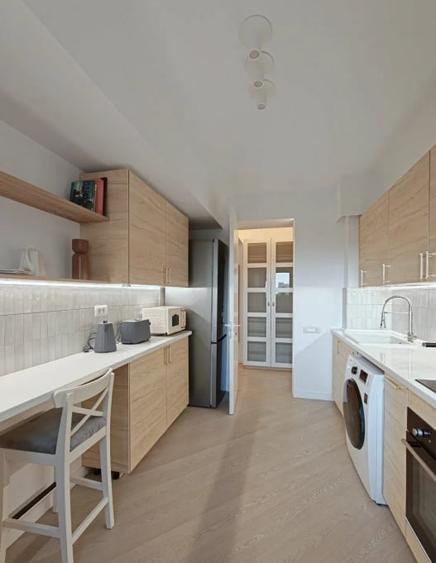 Apartament cu 3 camere semidecomandat, mobilat în Pipera