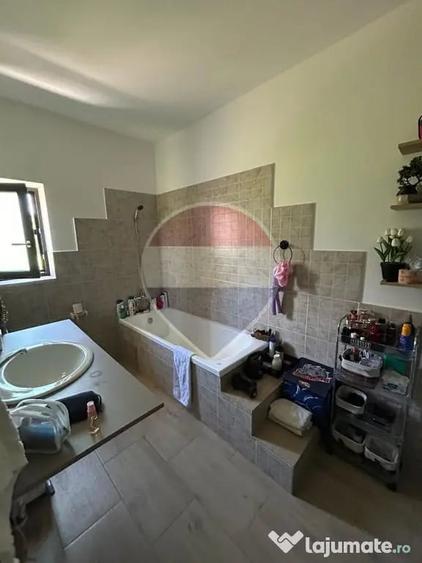 Casă cu 5 camere cu Teren 2325 Mp în Cumpărătura