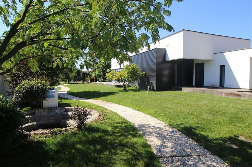 Casă individuală cu 9 camere cu Piscina în Braytim