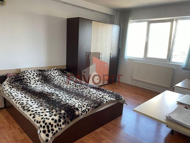 Garsonieră decomandată, mobilată în Complex Studențesc