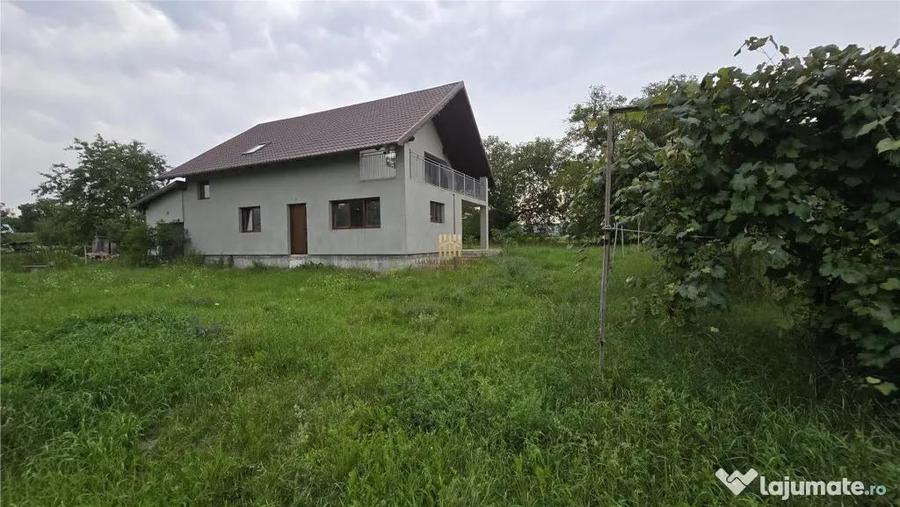 Casă cu 5 camere cu Teren 1483 Mp în Mitocu Dragomirnei