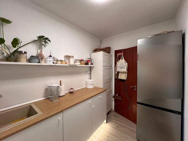 Apartament cu 3 camere nedecomandat, mobilat în Metalurgie