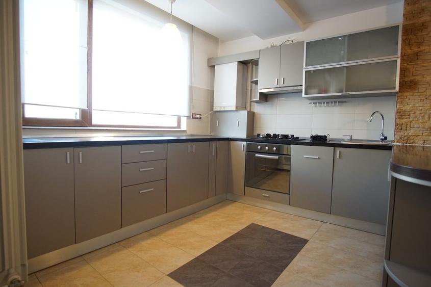 Apartament cu 2 camere semidecomandat, mobilat în Timpuri Noi
