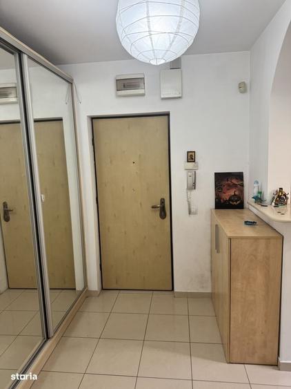 Apartament cu 2 camere semidecomandat în Văcăresti