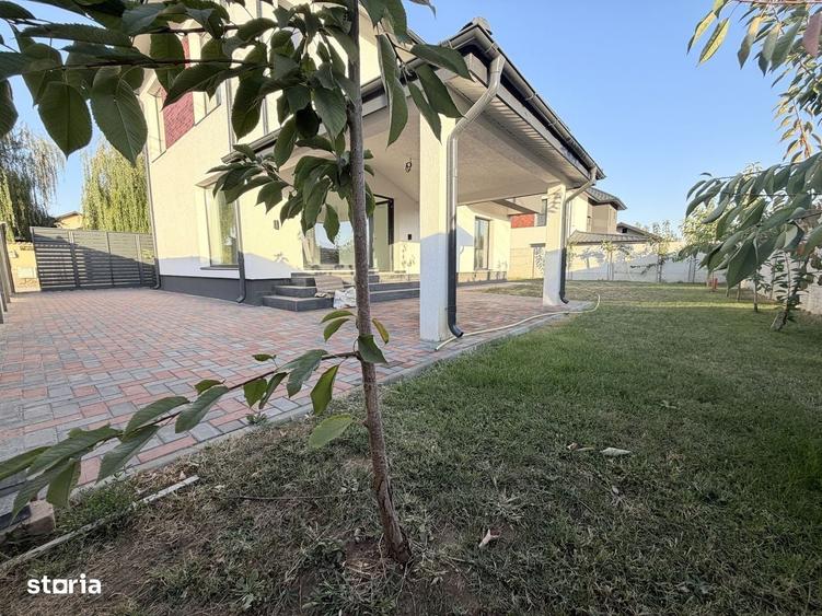 Casă cu 4 camere cu Teren 400 Mp în Domnești