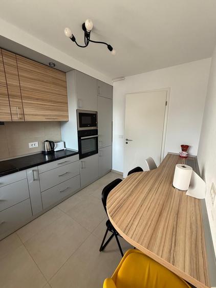 Apartament cu 3 camere decomandat în Exterior Vest