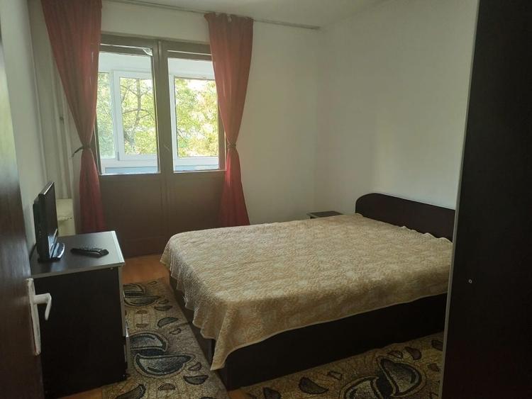Apartament cu 3 camere semidecomandat în Lujerului