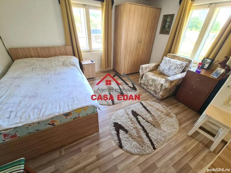Casă cu 2 camere cu Teren 250 Mp în Poiana