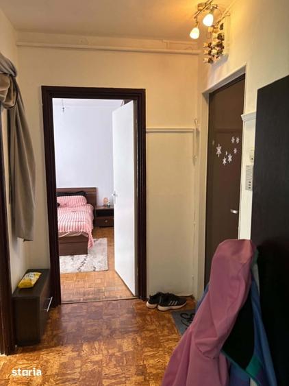 Apartament cu 3 camere semidecomandat în Astra