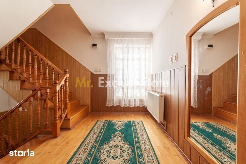 Casă cu 10 camere cu Teren 350 Mp în Exercițiu