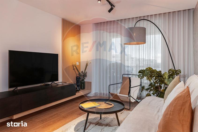 Apartament cu 3 camere decomandat în Tractorul